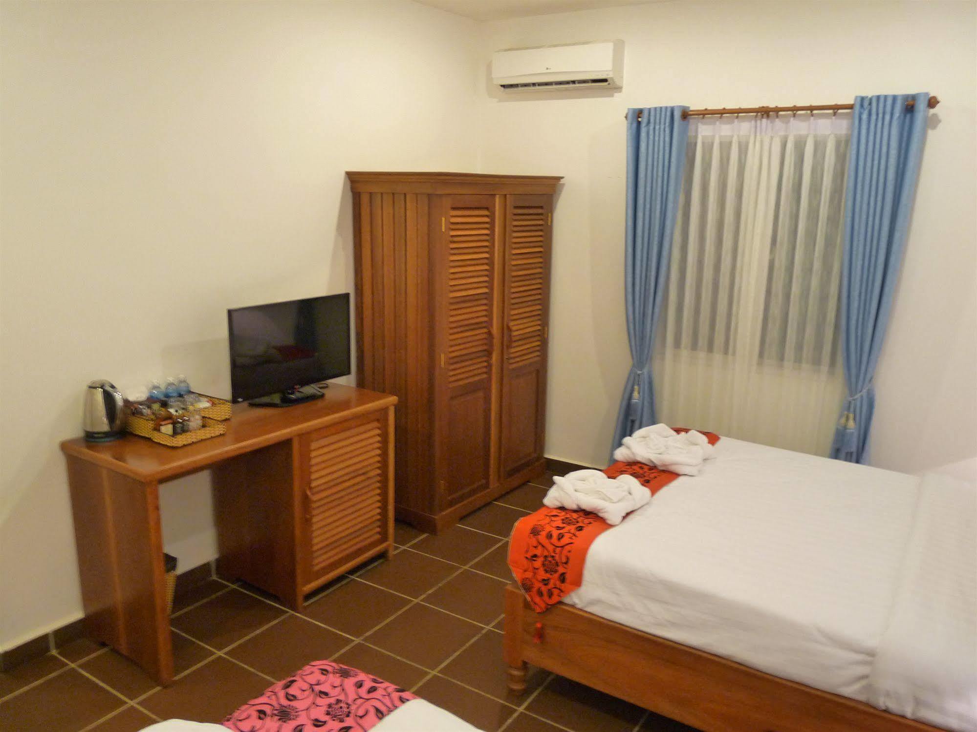 The Blue Corner Boutique Hotel Phnom Penh Exterior photo